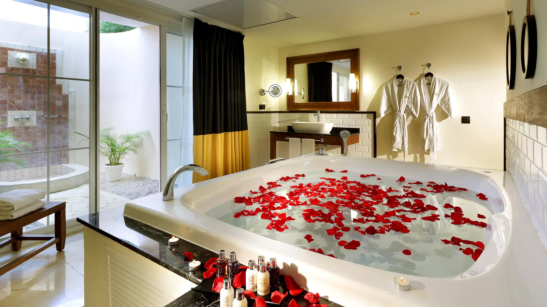 Grand Palladium Lady Hamilton Resort & Spa Лусеа